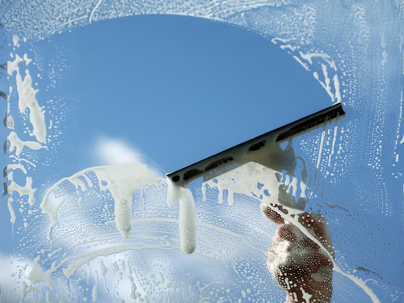 What Are the Benefits of Hiring a Professional Window Cleaner?